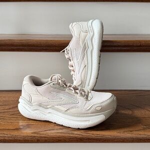 Brooks Women's Ghost Max Suede/Leather Neutral Running & Walking Shoe